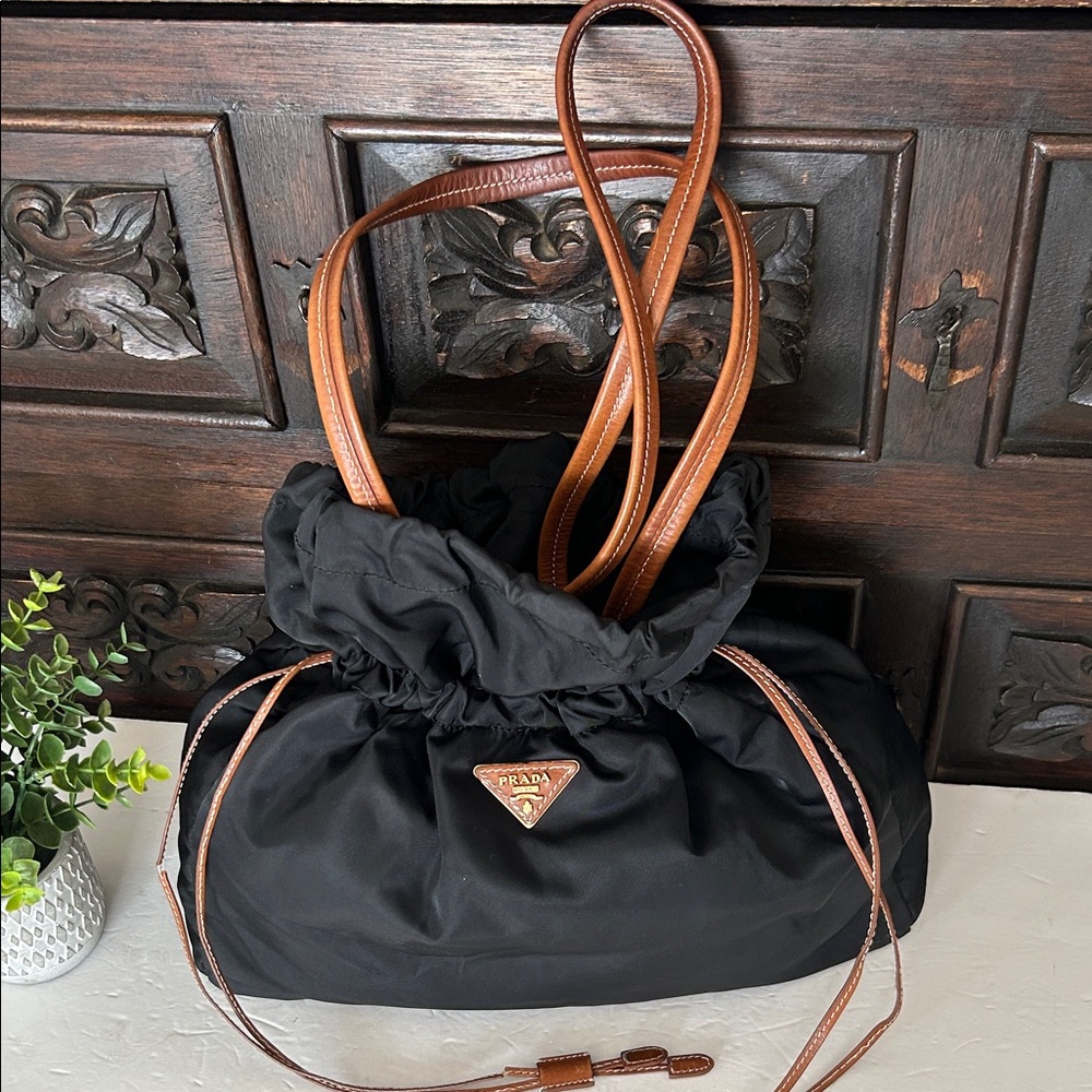 Beautiful Black and Tan Shoulder Bag - Picture 3 of 14